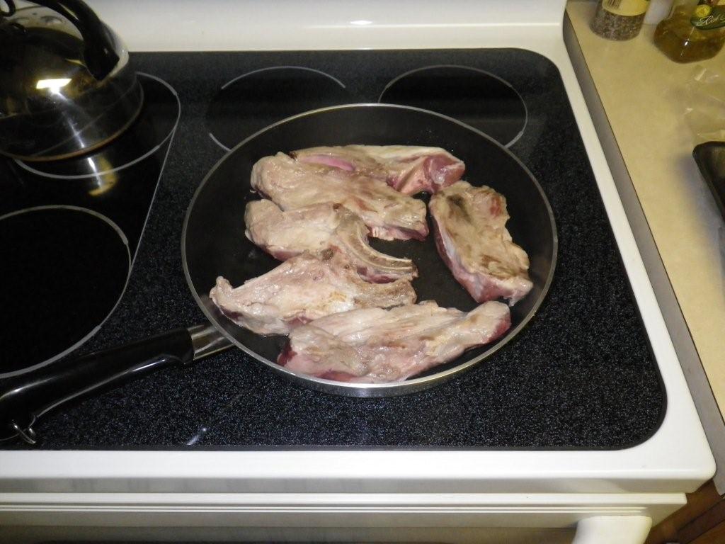 Click to enlarge - Browning the ribs in a spash of olive oil.