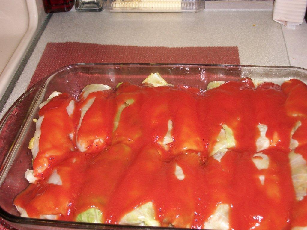 Click to enlarge - Arrange filled rolls in a bakiing dish and cover with the tpomato sauce mixture.