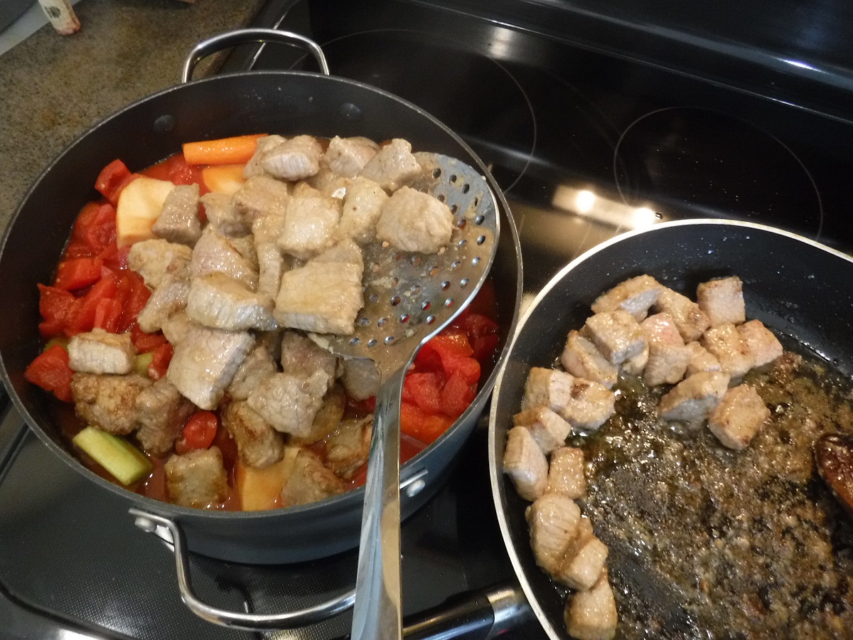 Click to enlarge - Transfer the browned meat to the pot with the vegetables and tomato sauce.