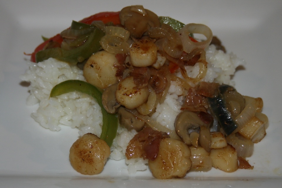 Click to enlarge - Scallop stir fry served over white rice.