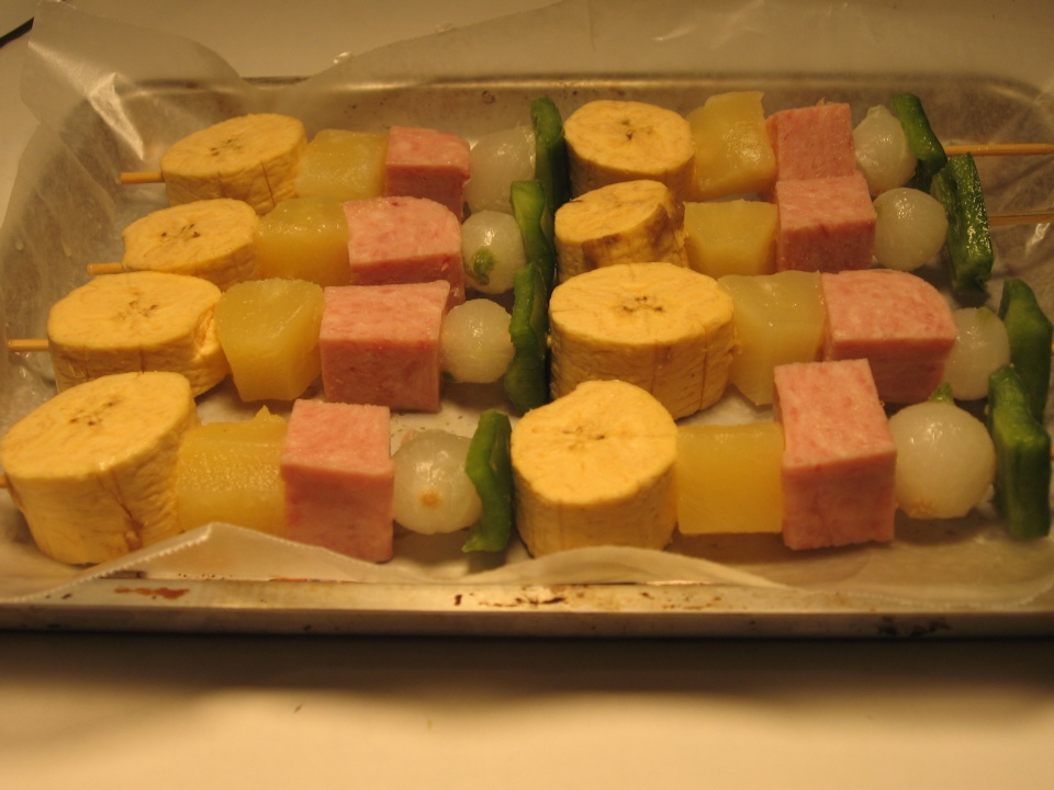 Click to enlarge - Assembled kabobs. Choose your own order - shown is banana, pineapple, Spam, pearl onion, green Bell pepper, banana, pineapple, Spam, pearl onion, and green Bell pepper.